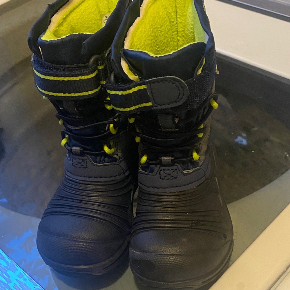 New Merrell Kids Black and Neon toddler boy  Boots 6 M